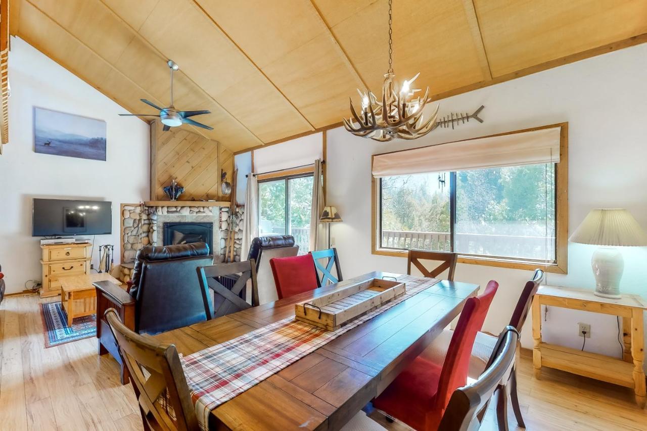 Sierra Swiss Chalet シェイバー・レイク エクステリア 写真