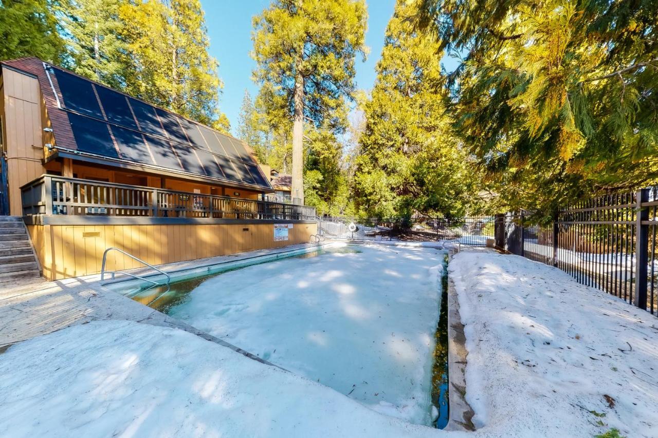 Sierra Swiss Chalet シェイバー・レイク エクステリア 写真